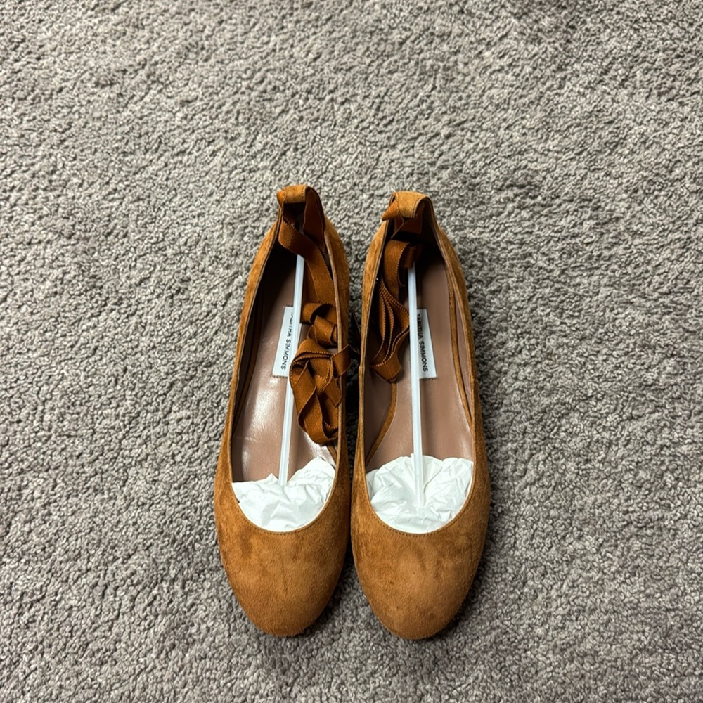 (BRAND NEW) COGNAC SUEDE SHOE
